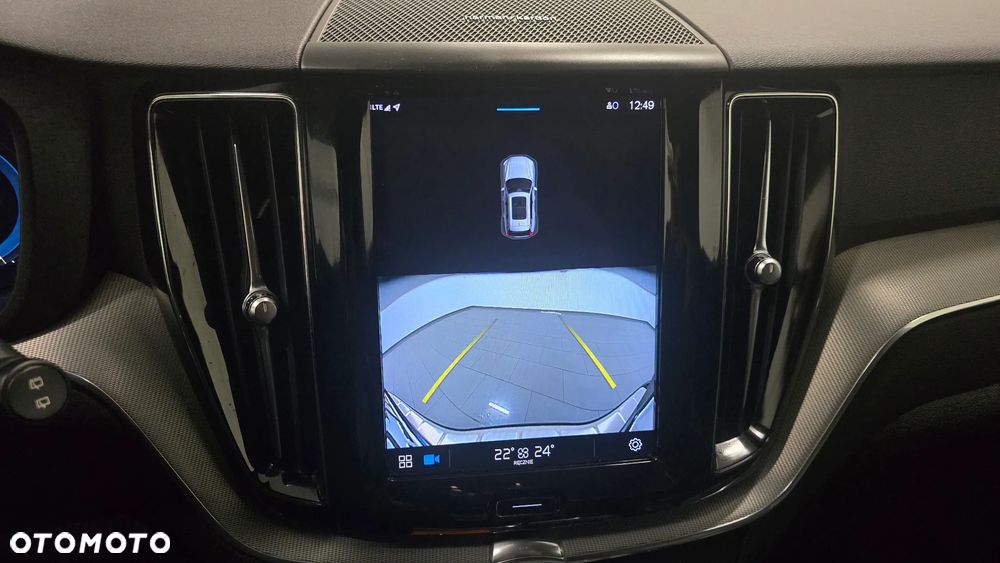 Volvo XC 60 B4 D Plus Dark - 32