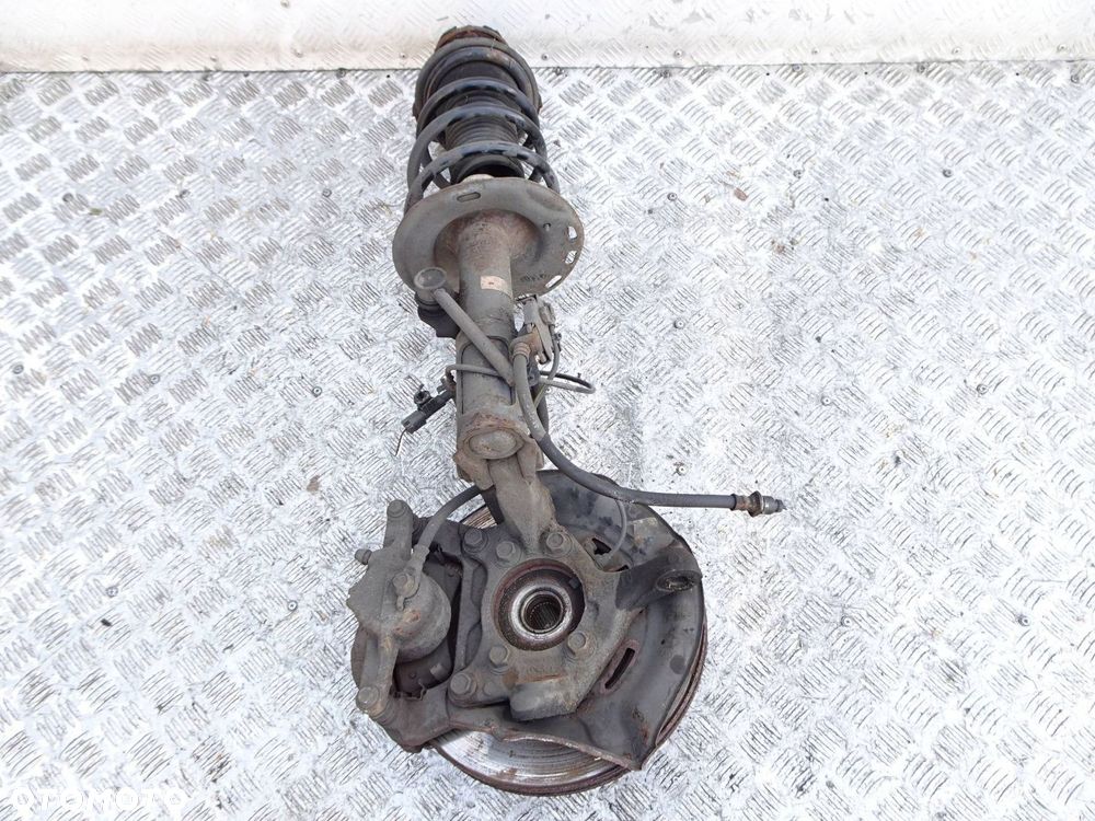 kolumna + zwrotnica prawa toyota verso i 2.0 d4d 09-13r., - 4