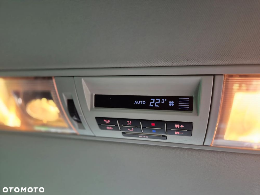 Volkswagen Multivan - 32