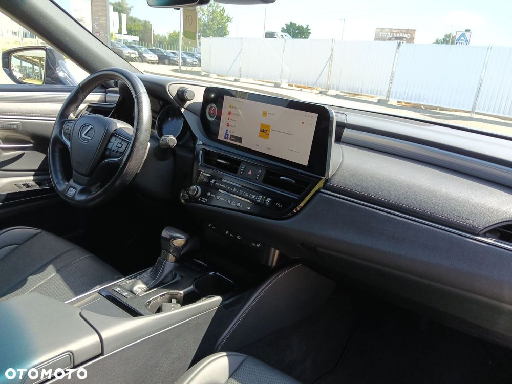 Lexus ES 300h F Sport Edition - 10