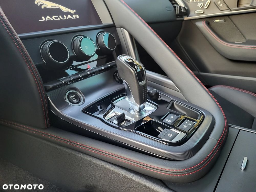Jaguar F-Type P575 AWD R - 25