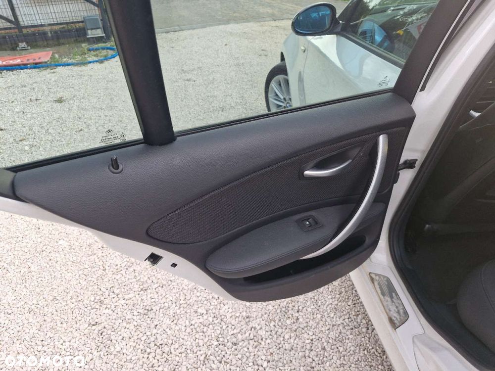 BMW Seria 1 116i - 25