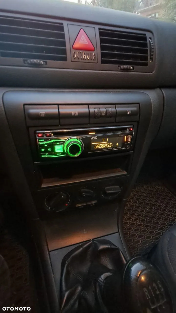Skoda Octavia 1.6 Ambiente - 8