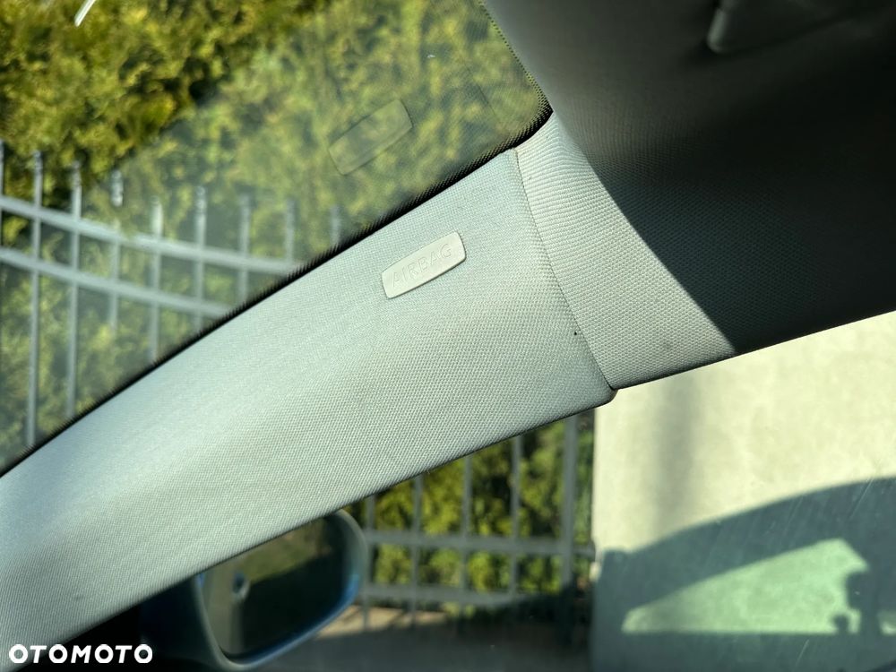 Volkswagen Golf 1.9 TDI DPF Comfortline - 21