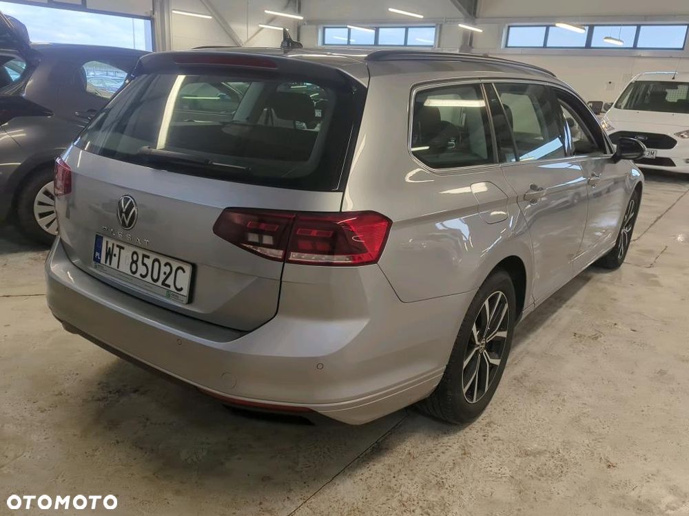 Volkswagen Passat - 4