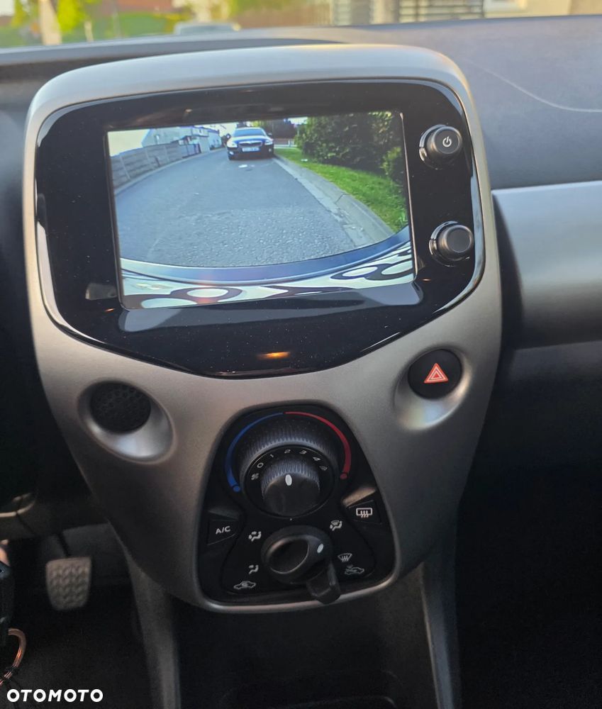 Toyota Aygo x-play - 16