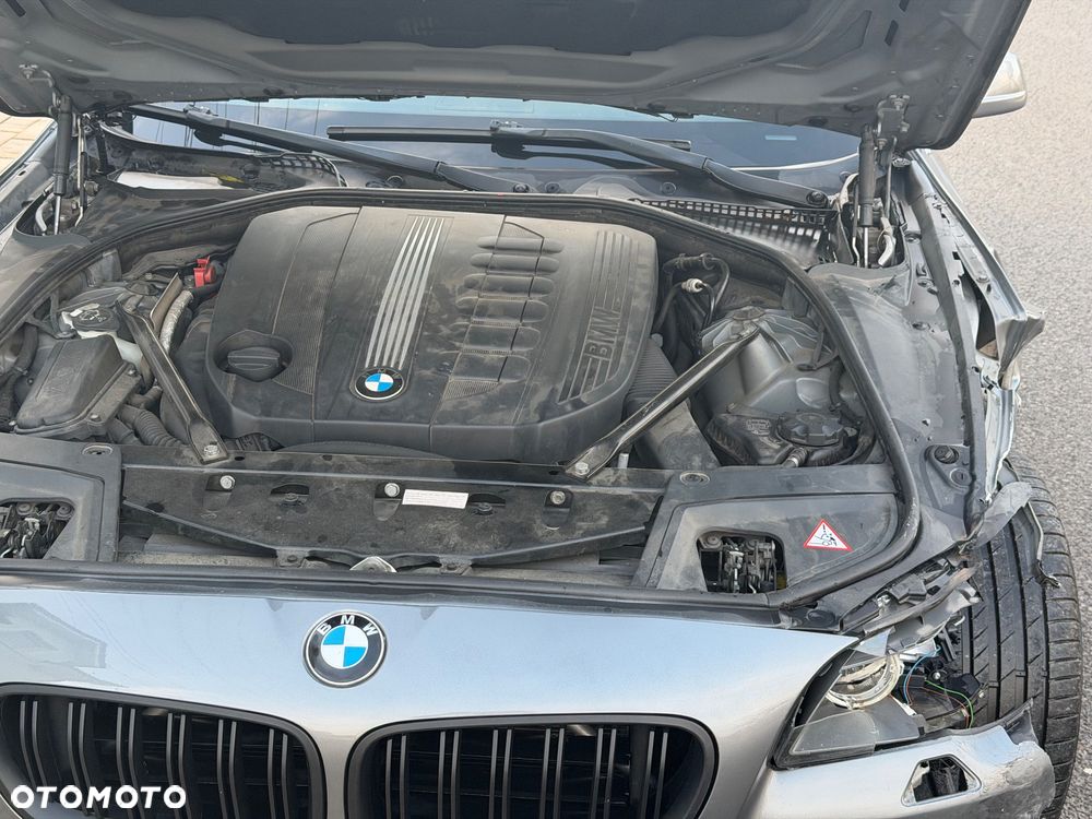 BMW Seria 5 525d - 12