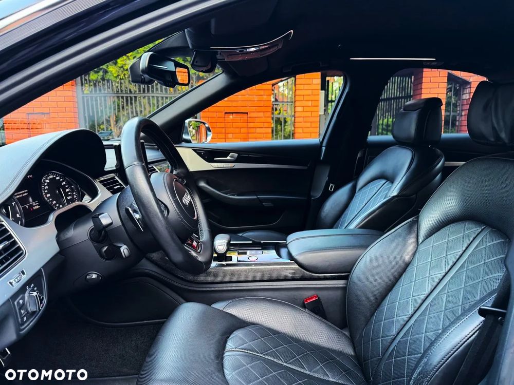 Audi S8 - 24