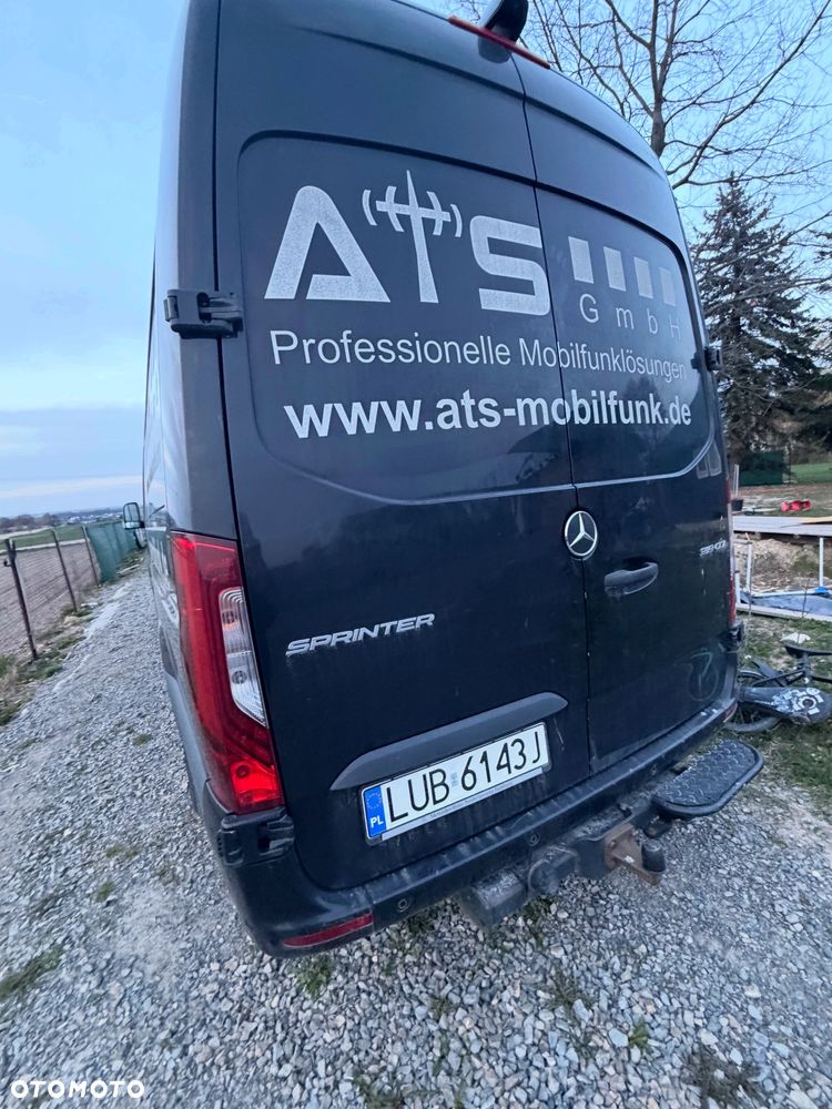 Mercedes-Benz 319 - 32