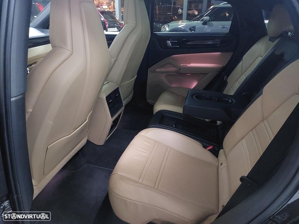 Porsche Cayenne Coupé E-Hybrid - 12