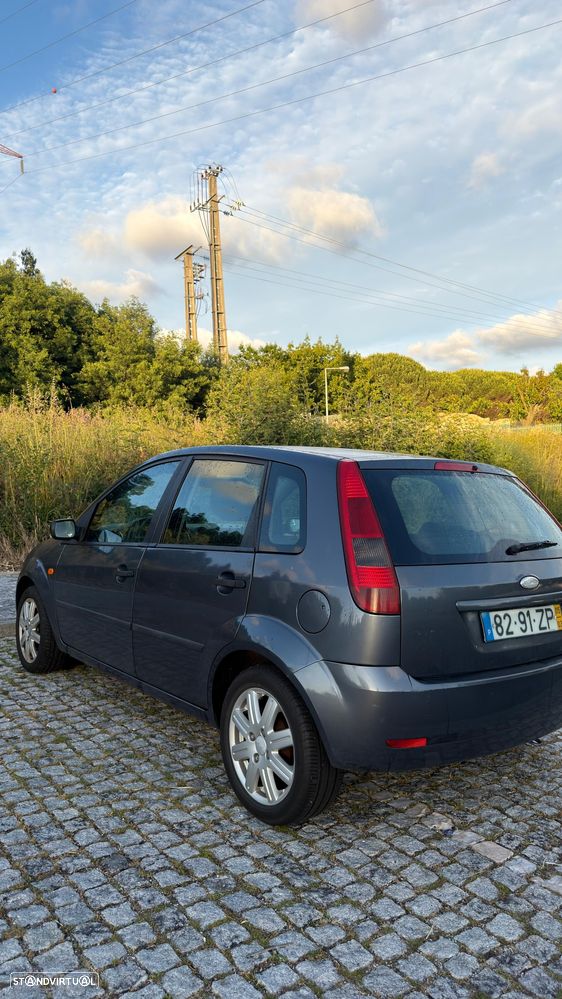 Ford Fiesta 1.25 Ghia - 10
