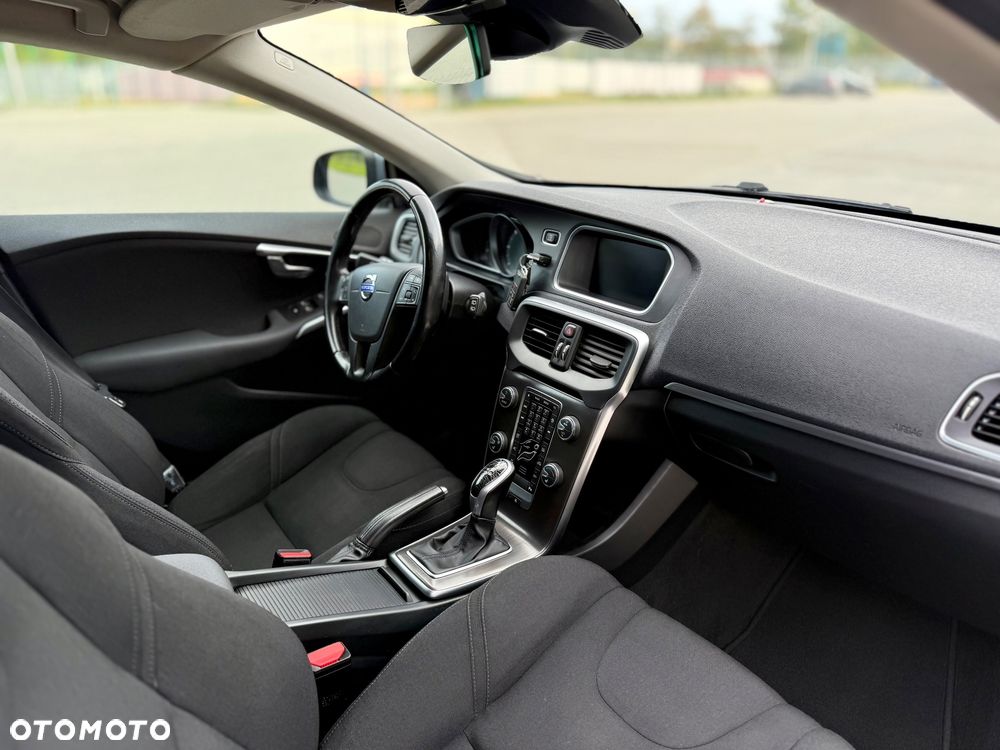 Volvo V40 D4 Geartronic Momentum - 32