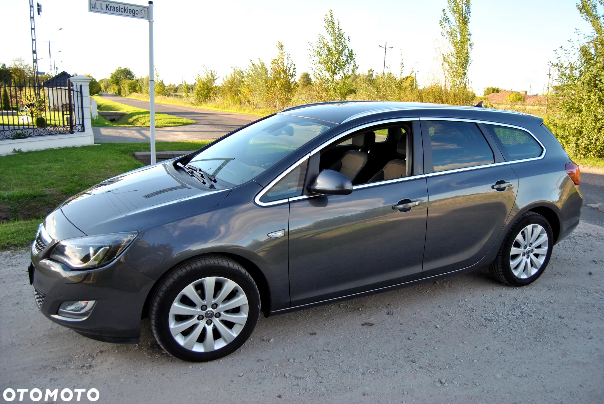 Opel Astra IV 1.4 T Cosmo - 2