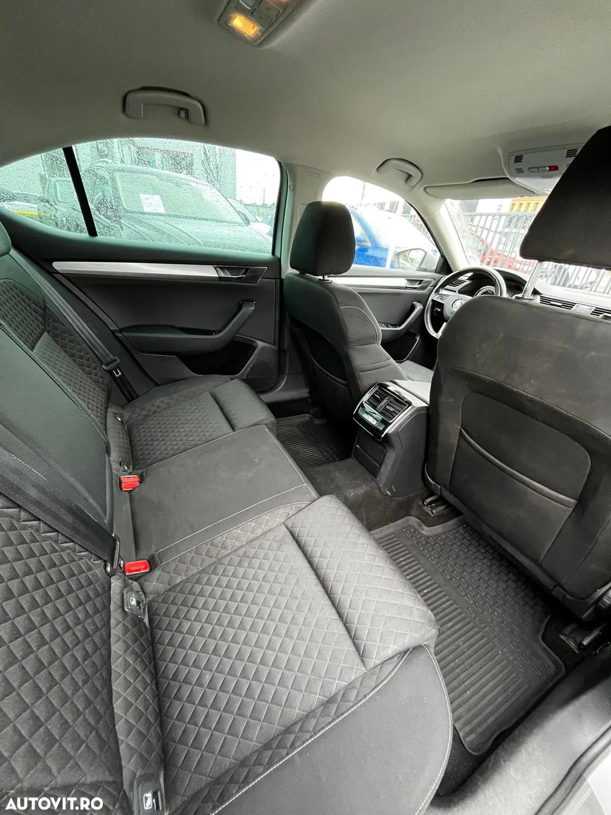 Skoda Superb 2.0 TDI DSG Ambition - 10