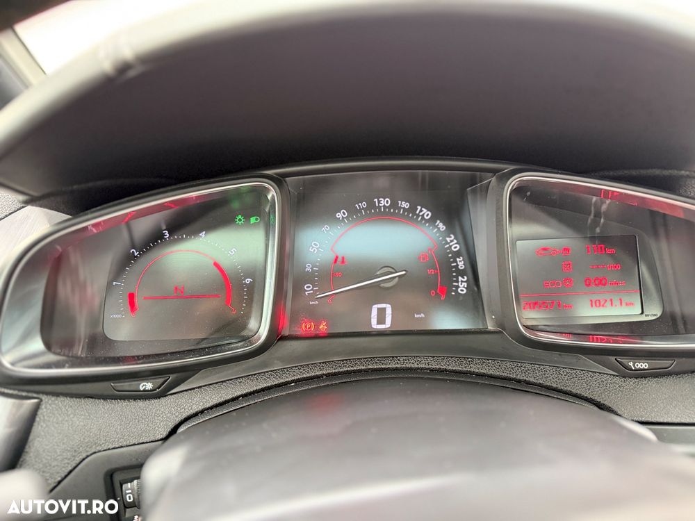 Citroën DS5 e-HDi 115 EGS6 Chic - 19