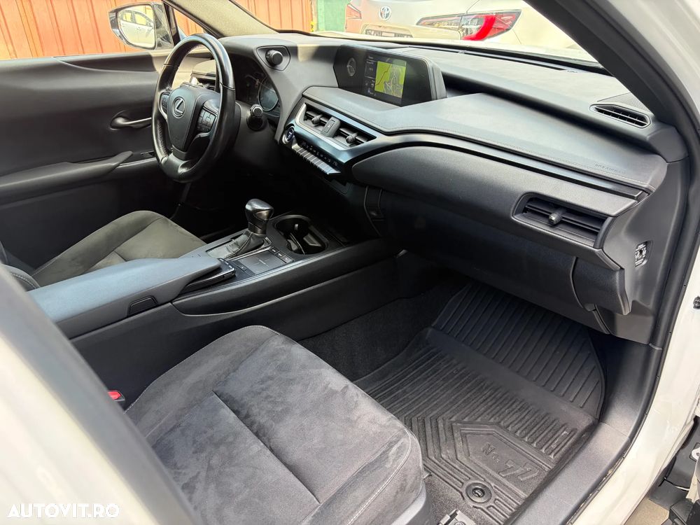 Lexus UX 250h Business Edition - 8