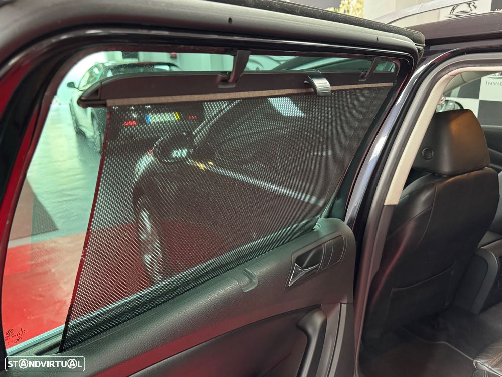 VW Passat Variant 2.0 TDI Highline - 44