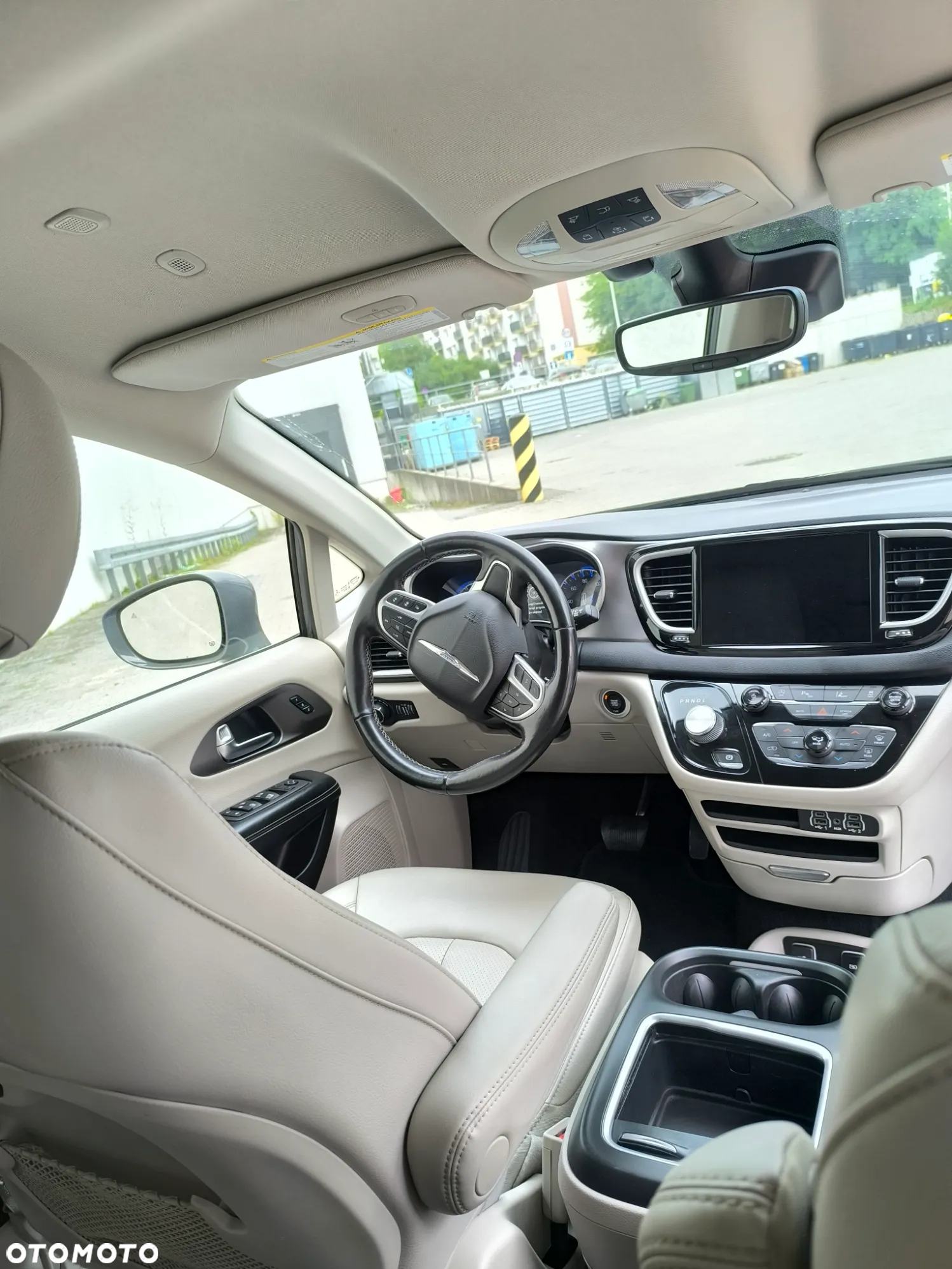 Chrysler Pacifica - 23