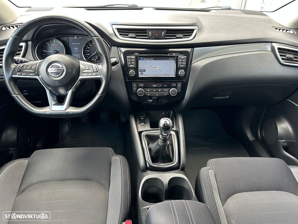 Nissan Qashqai 1.5 dCi N-Connecta 18 - 19