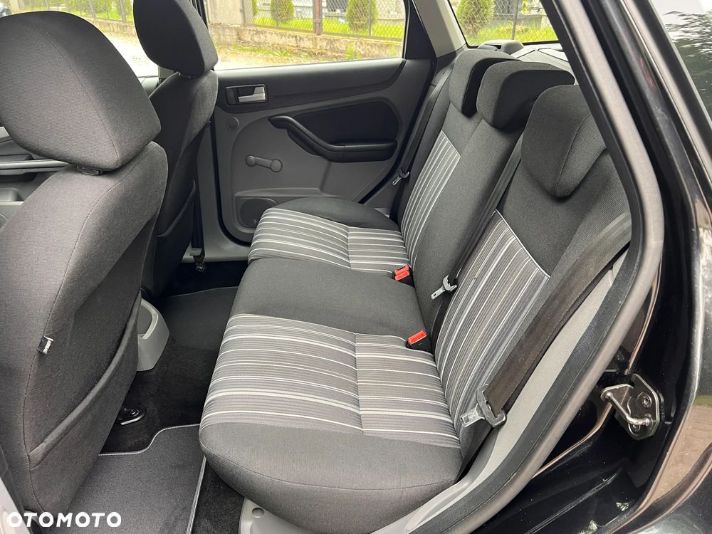 Ford Focus 1.6 Trend - 25