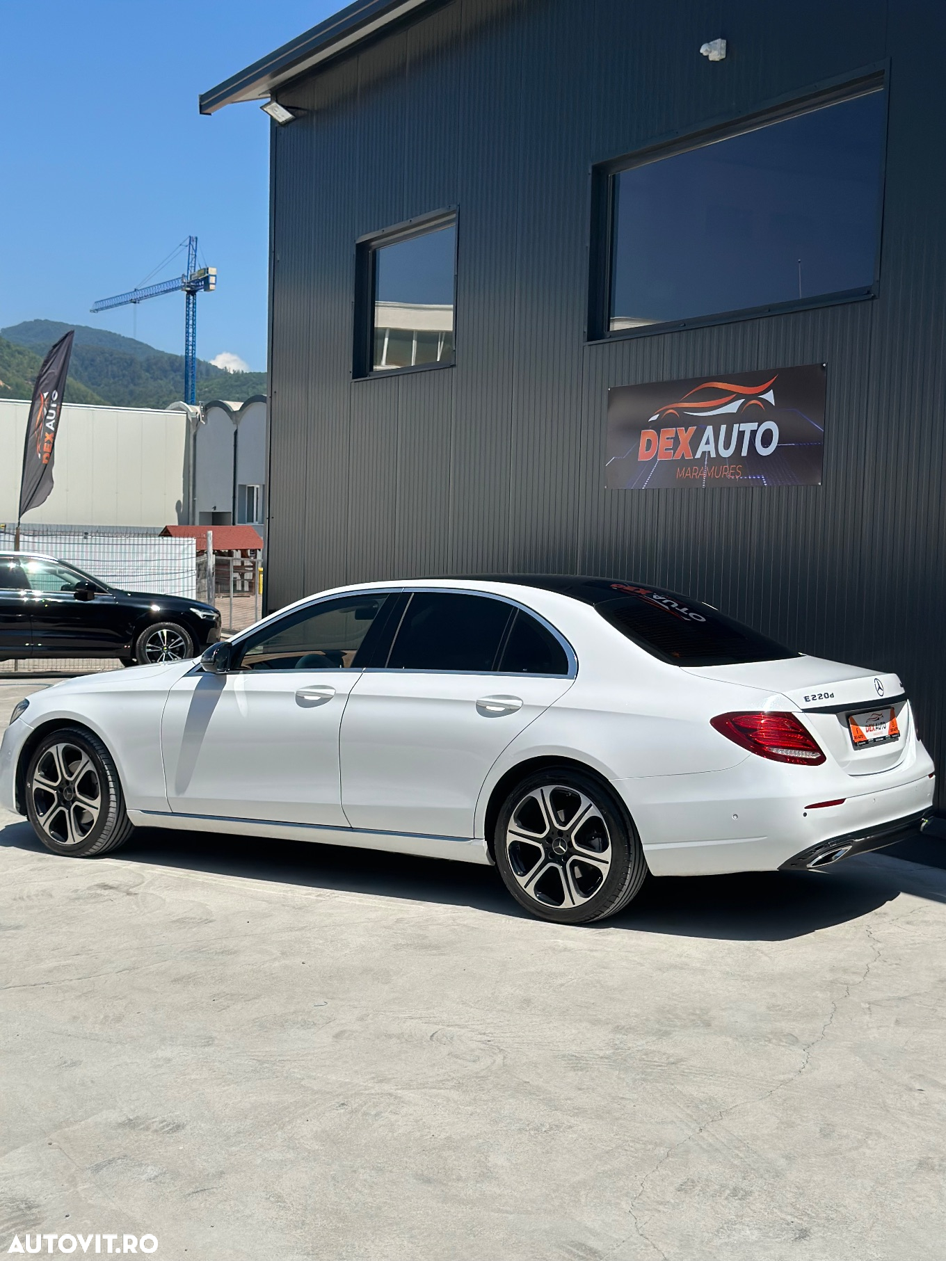 Mercedes-Benz E 220 d 4Matic T 9G-TRONIC AMG Line - 13