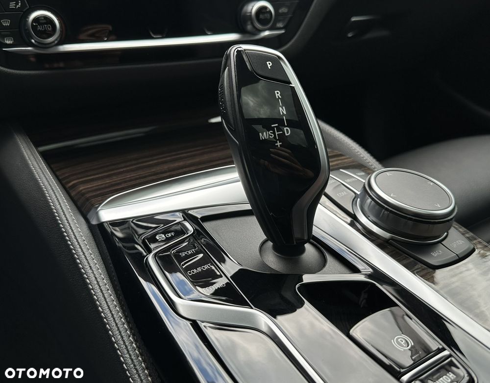 BMW Seria 5 530d xDrive mHEV Luxury Line - 31