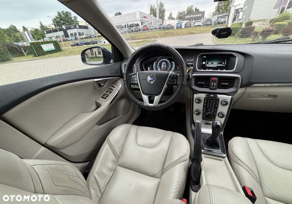 Volvo V40 Cross Country - 19