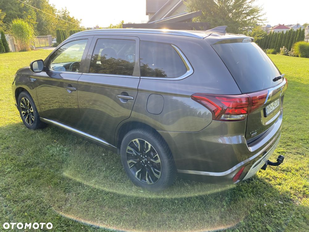Mitsubishi Outlander - 11