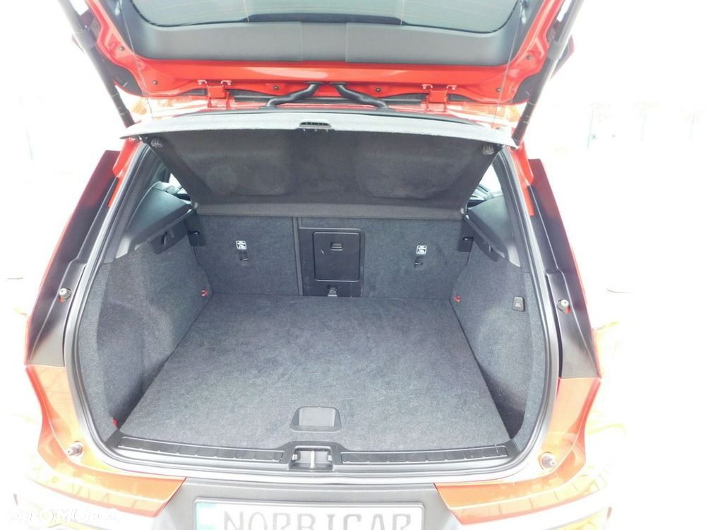 Volvo XC 40 T3 Geartronic Momentum Pro - 25