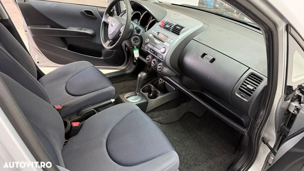 Honda Jazz 1.4 CVT LS - 12