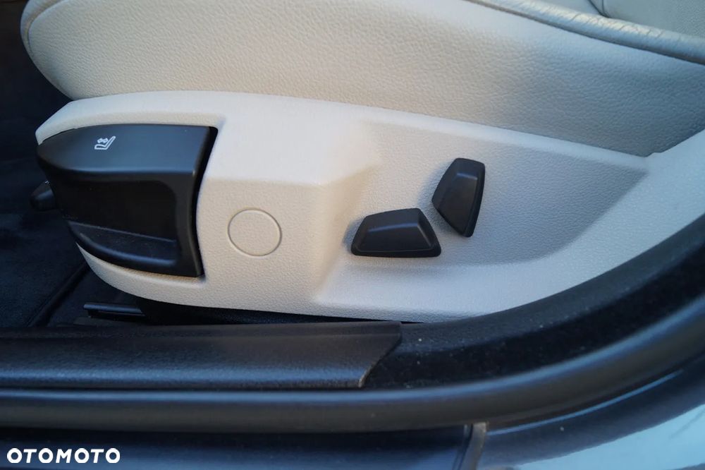 BMW Seria 5 520i - 27