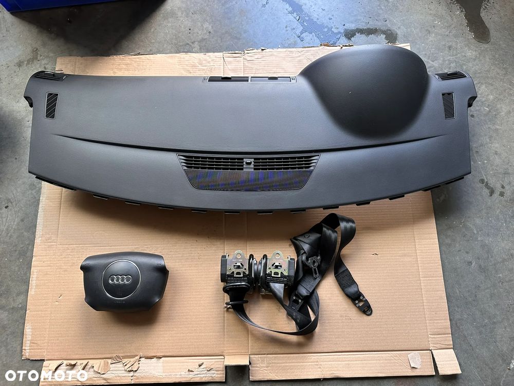 Deska rozdzielcza, konsola, poduszki, airbag, pasy Audi A4 B6 - 9