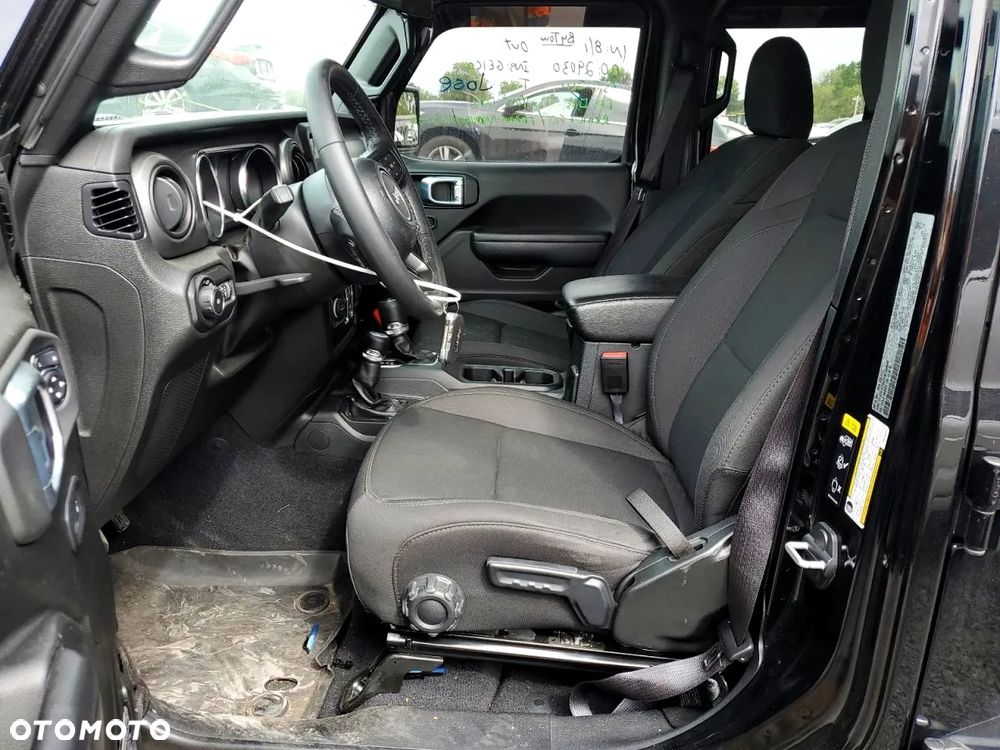 Jeep Wrangler - 8