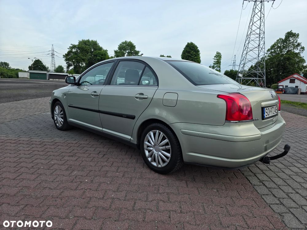 Toyota Avensis 2.0 D-4D Sol - 19