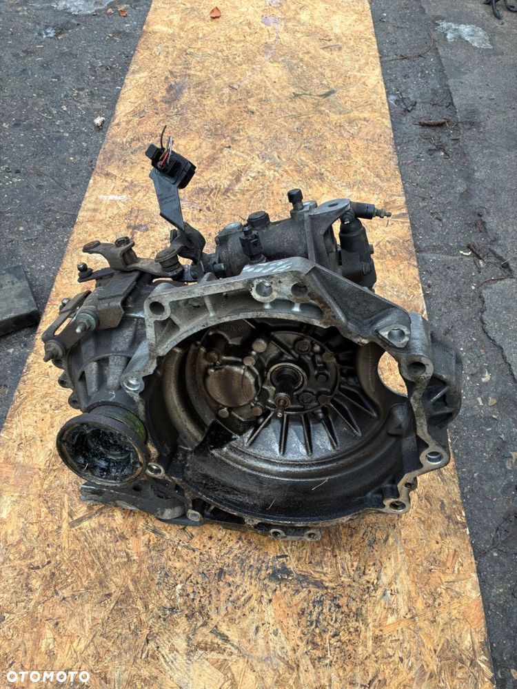 VW SKODA SETA DUW SKRZYNIA BIEGÓW 5BIEGÓW - 4