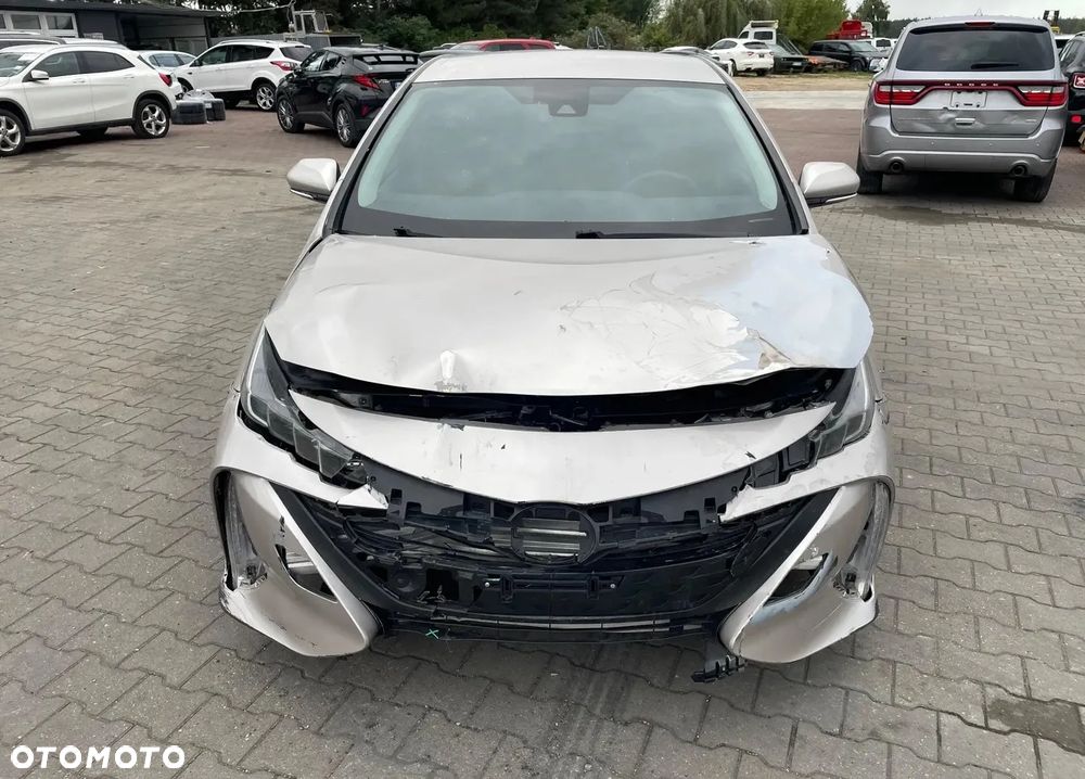 Toyota Prius ver-1-8-hybrid-executive - 4