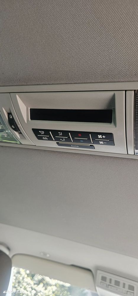 Volkswagen Caravelle - 15