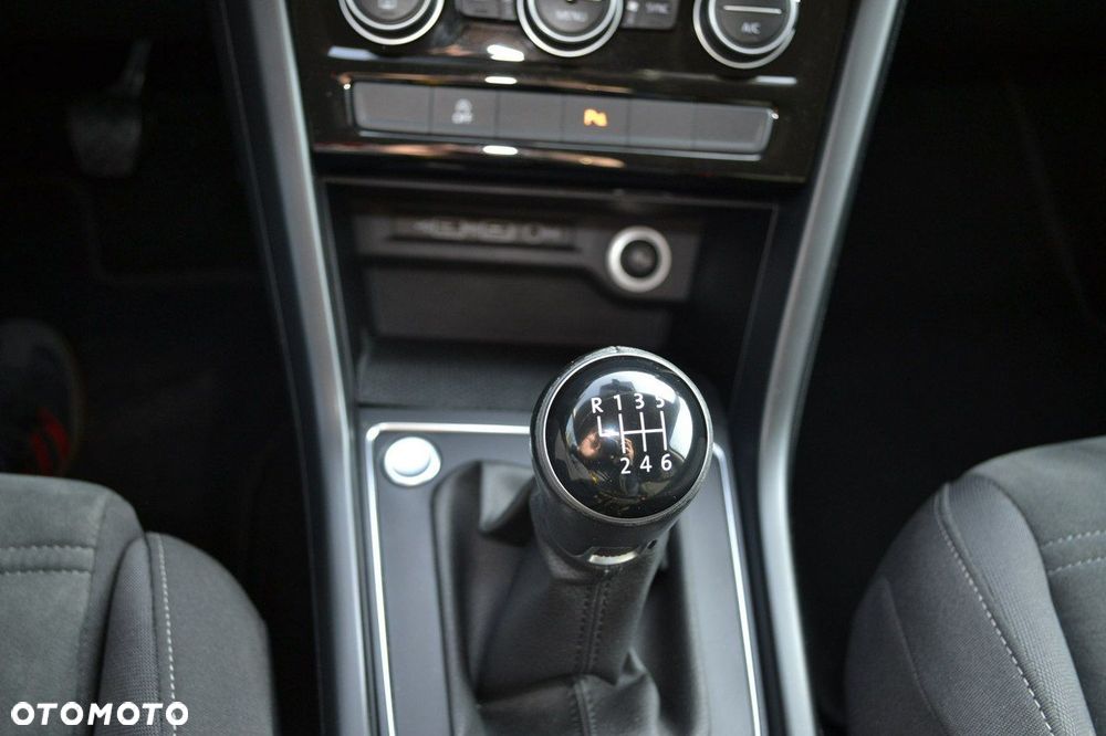 Volkswagen Touran - 23