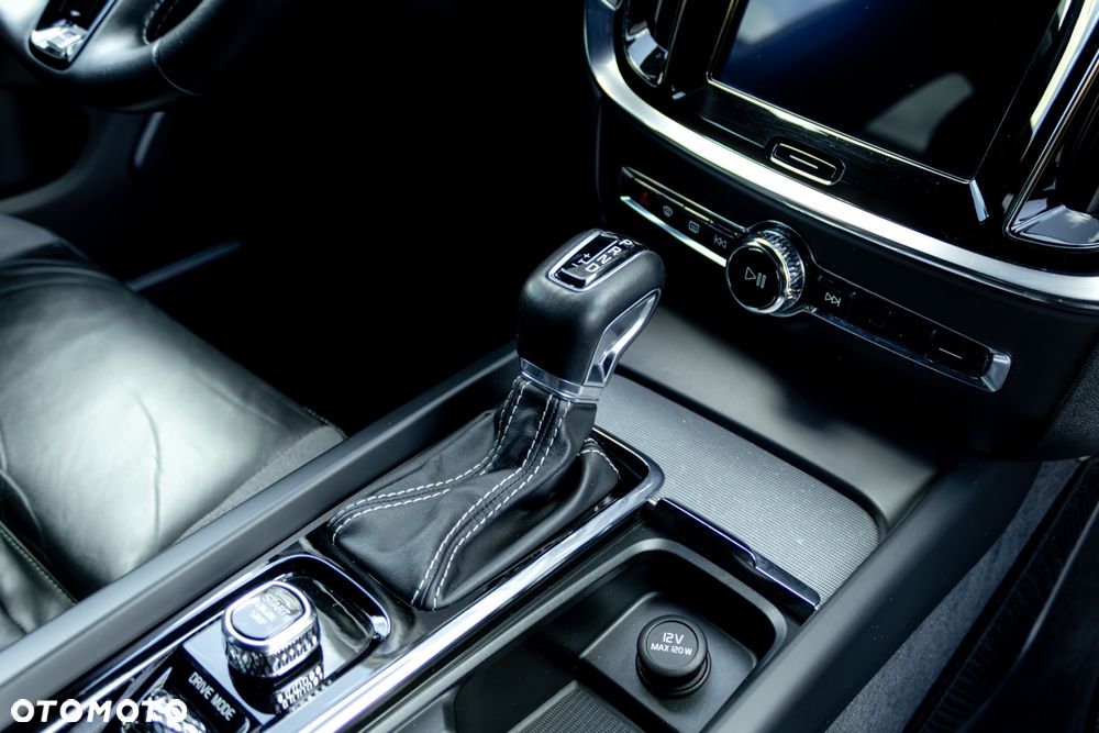 Volvo V60 T5 AWD Geartronic R-Design - 11