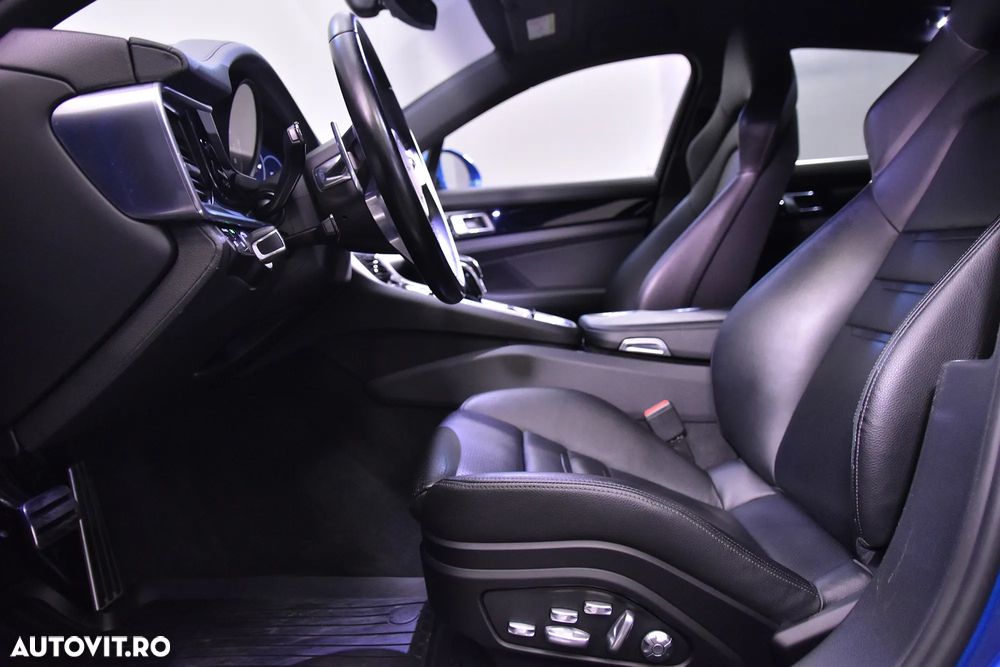 Porsche Panamera 4 E-Hybrid - 24