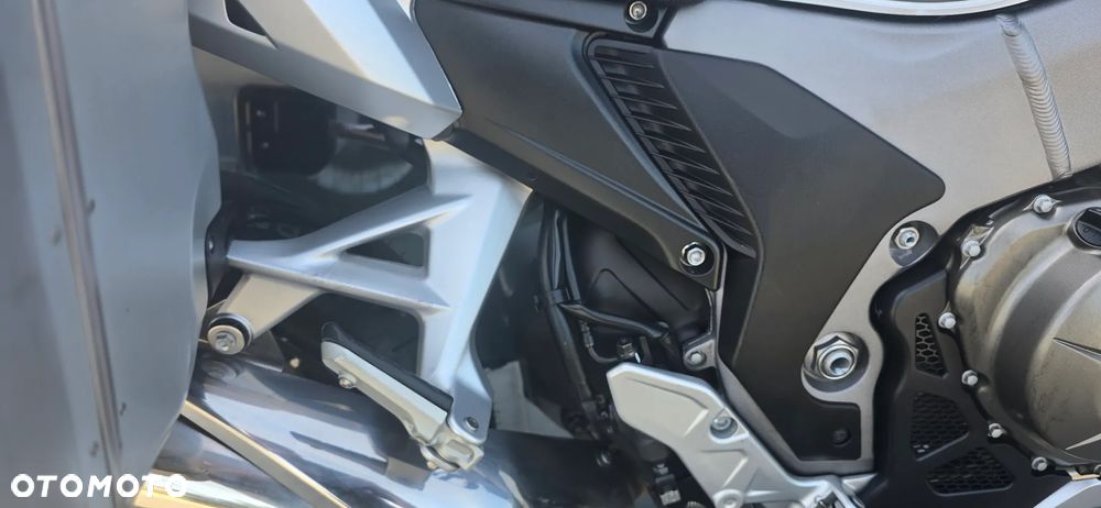 Honda VFR - 16