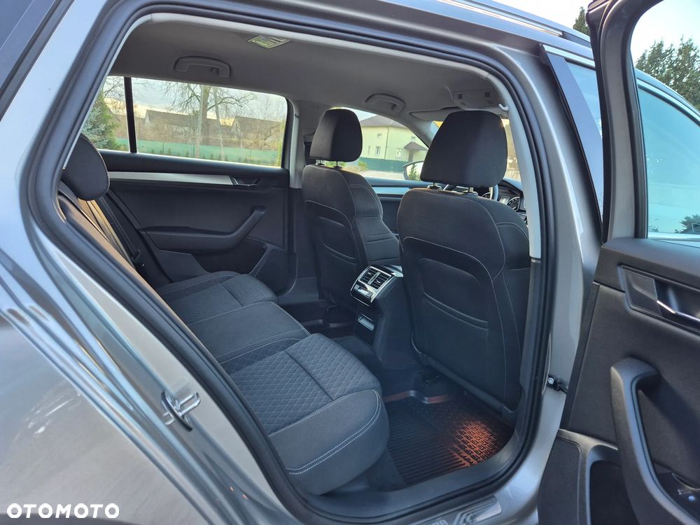 Skoda Superb 2.0 TDI Premium Edition - 36