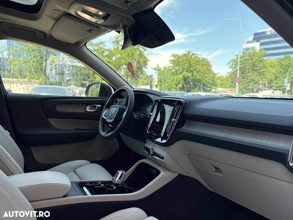 Volvo XC 40 B4 AT FWD MHEV Plus Dark - 23