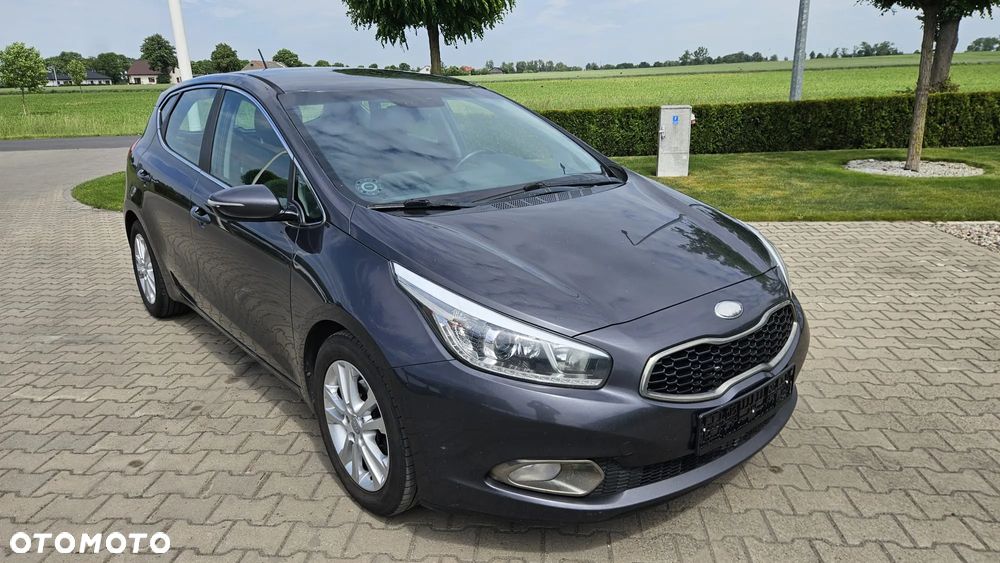 Kia Ceed - 12