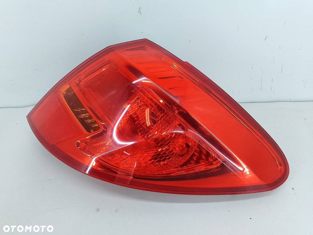LAMPA TYLNA PRAWA OPEL MERIVA B 13253628  21638009 HATCHBACK - 1