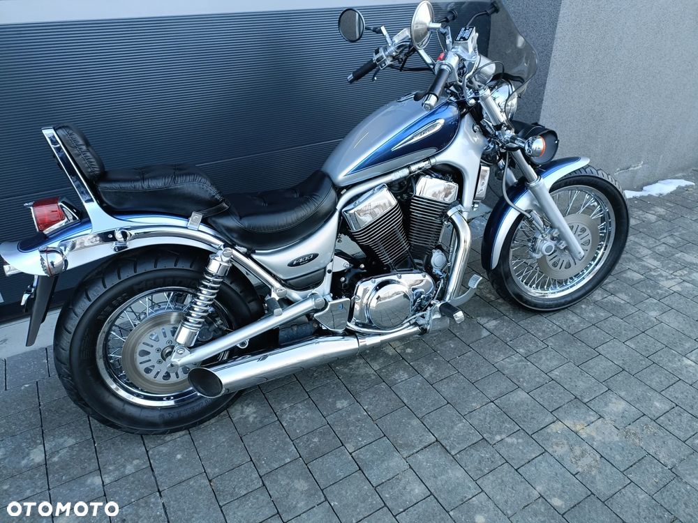 Suzuki Intruder - 14