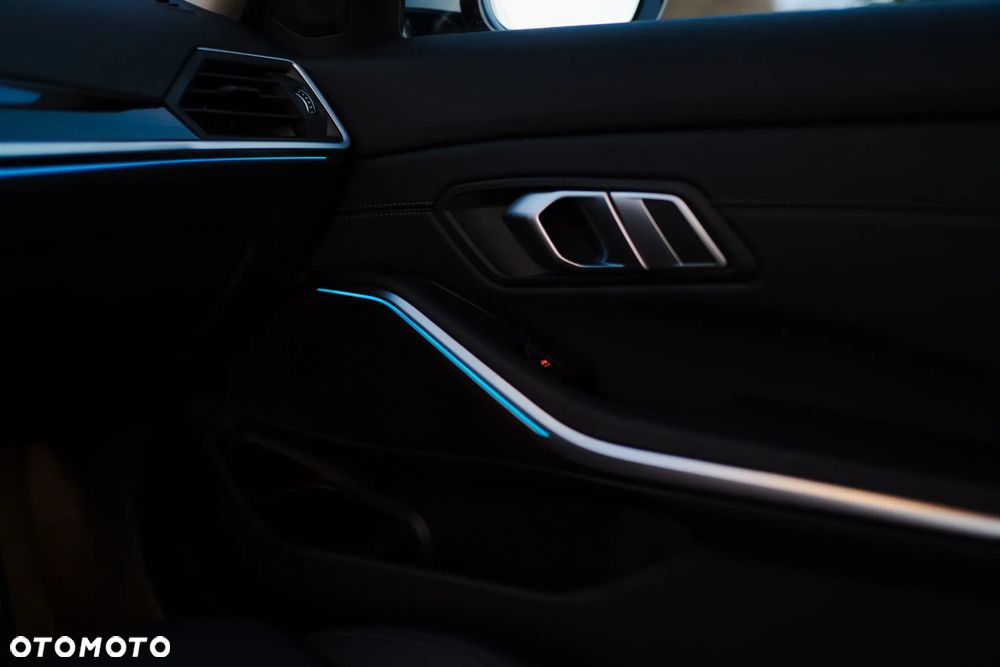 BMW Seria 3 318d - 13