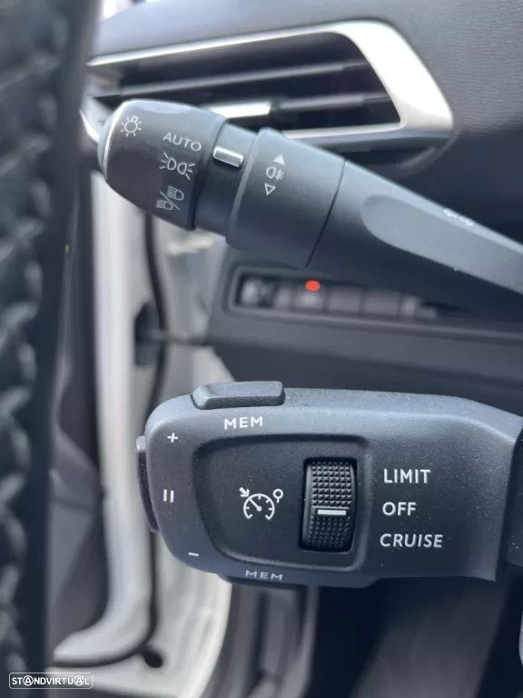 Peugeot 3008 1.2 PureTech Allure Pack - 28