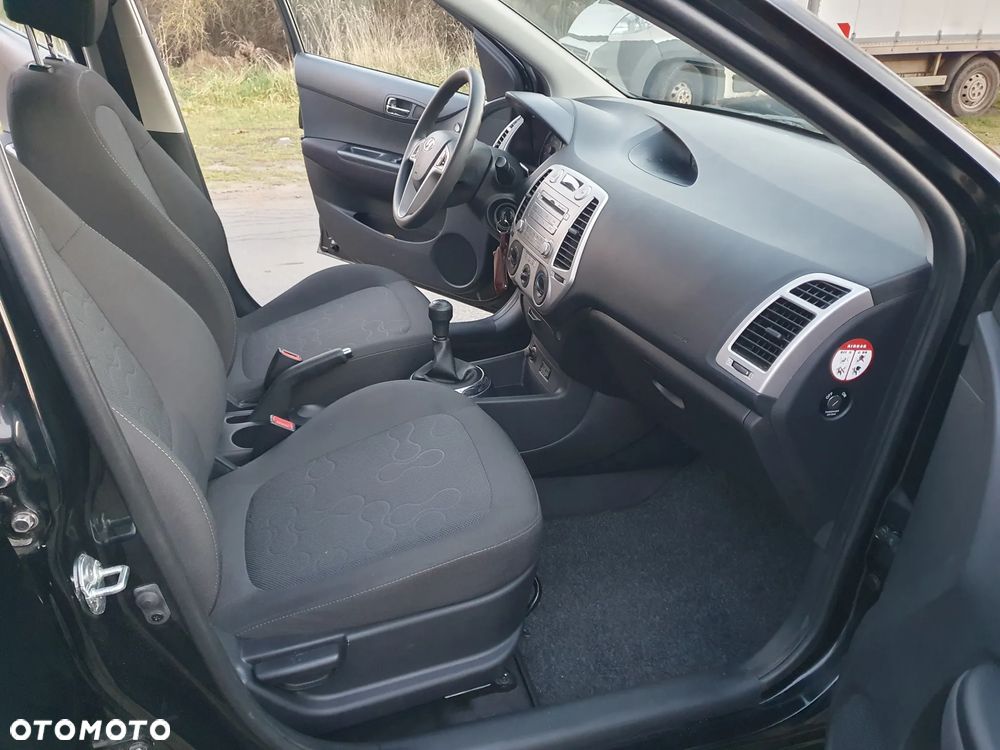 Hyundai i20 1.2 UEFA EURO 2012 Edition - 15