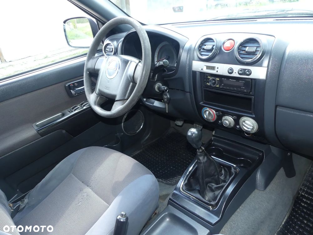 Isuzu D-Max 2.5d DC Custom - 26